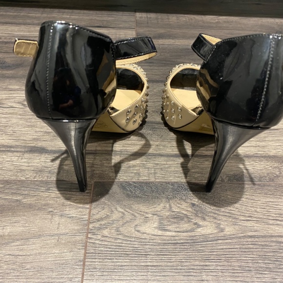 Size 6 Heels - Picture 3 of 4